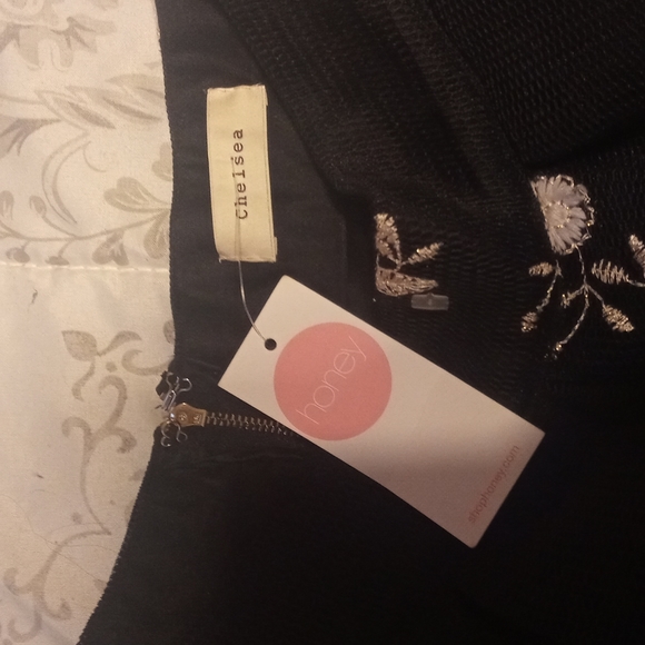 Chelsea mesh floral embroidered skirt - Picture 4 of 6